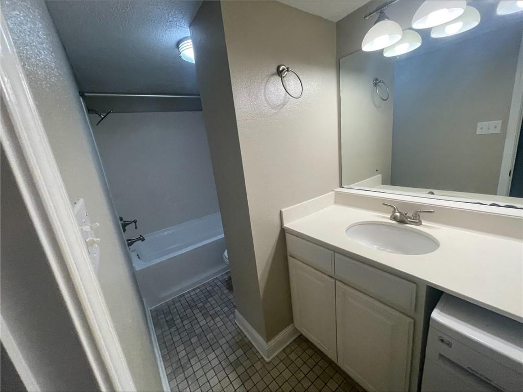 3805 HOUMA Boulevard C222