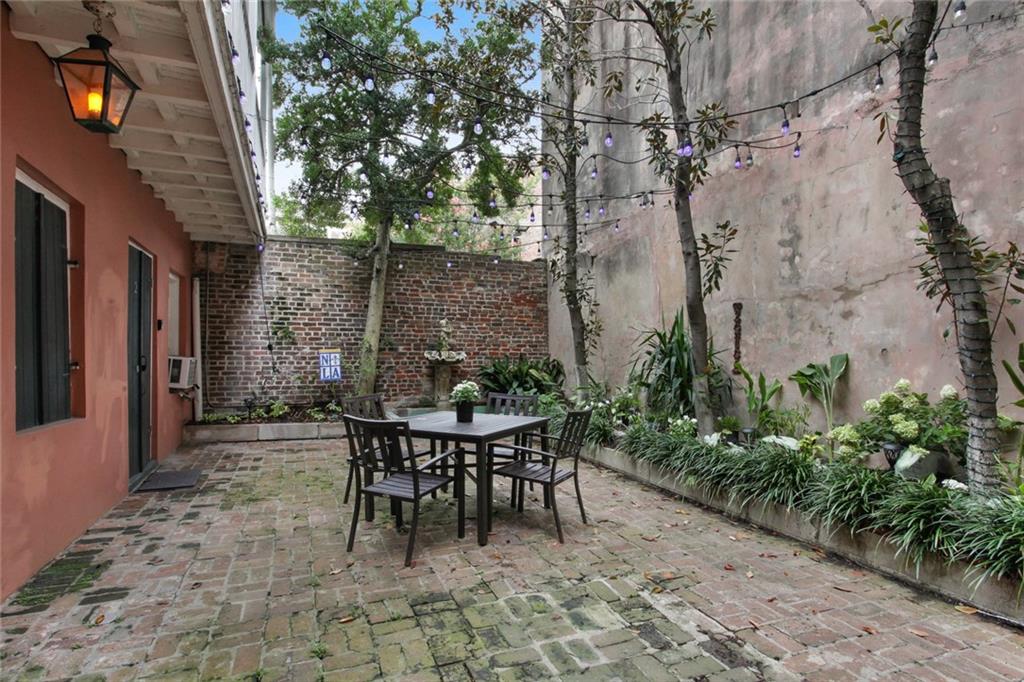 411 BURGUNDY Street 3