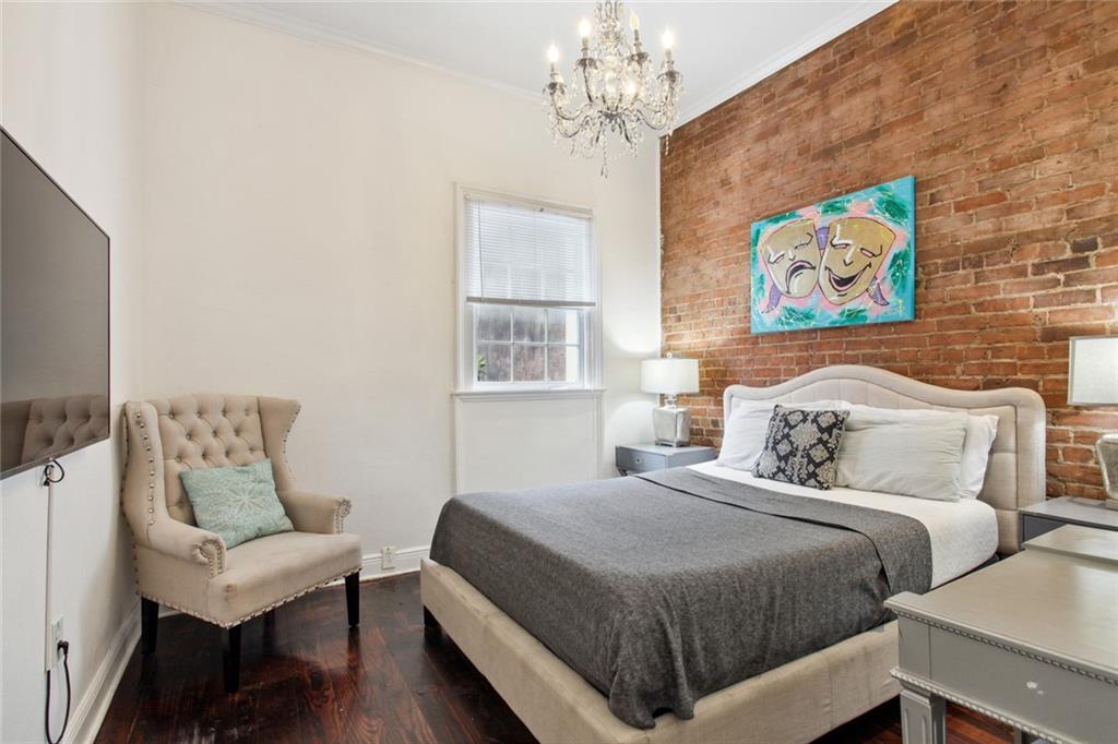 411 BURGUNDY Street 3