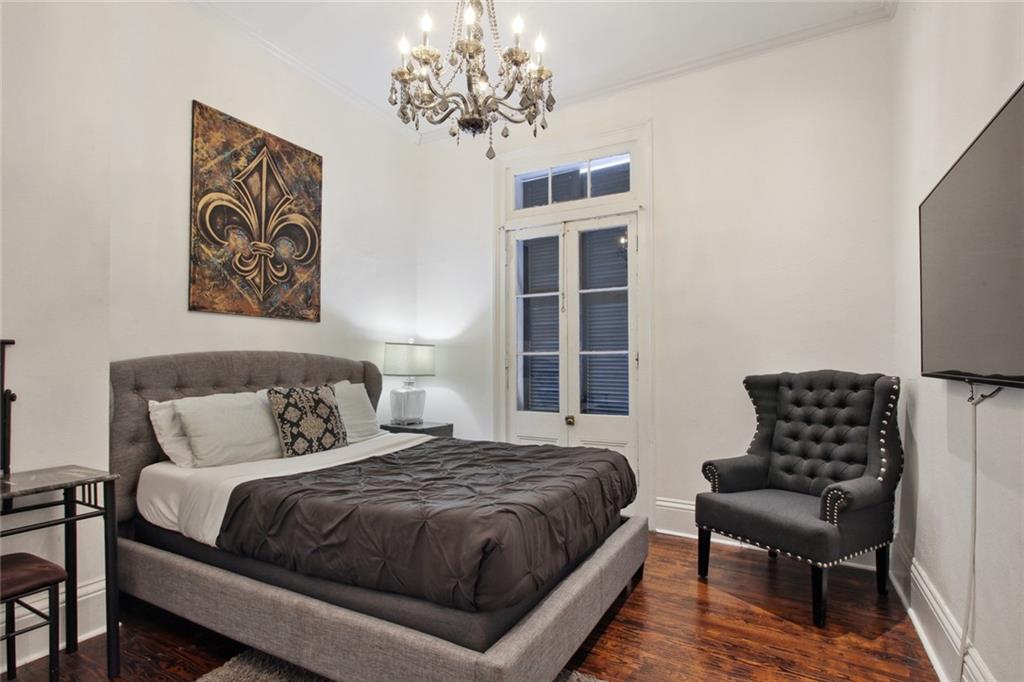 411 BURGUNDY Street 3