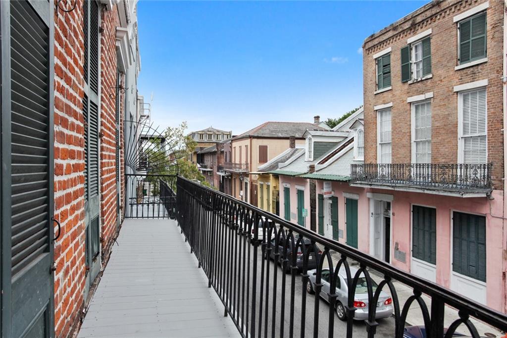 411 BURGUNDY Street 3