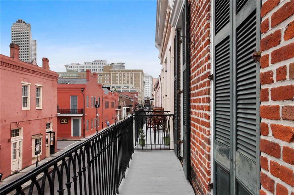 411 BURGUNDY Street 3