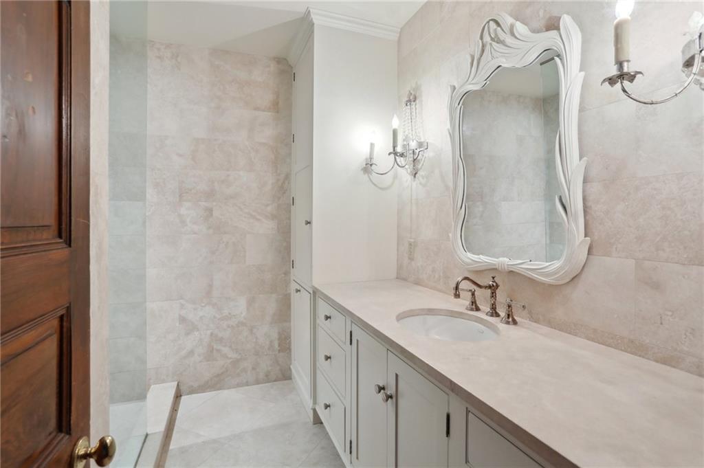 1021 CHARTRES Street