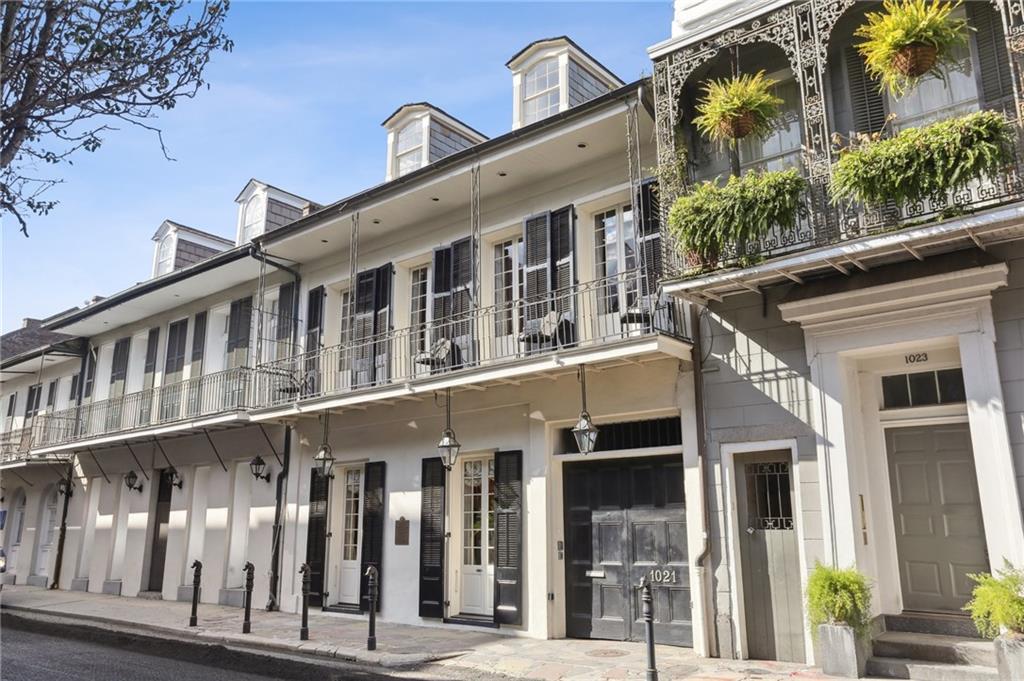 1021 CHARTRES Street