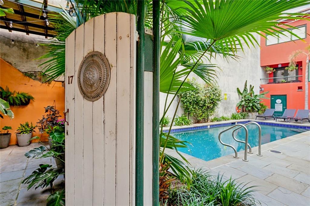 1201 CHARTRES Street 17