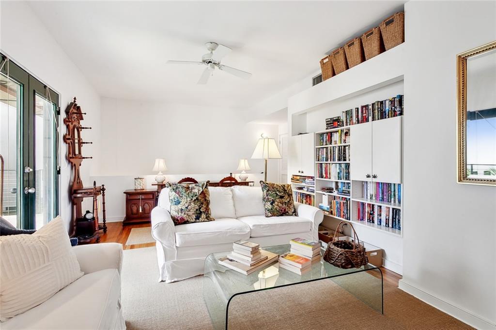 1201 CHARTRES Street 17