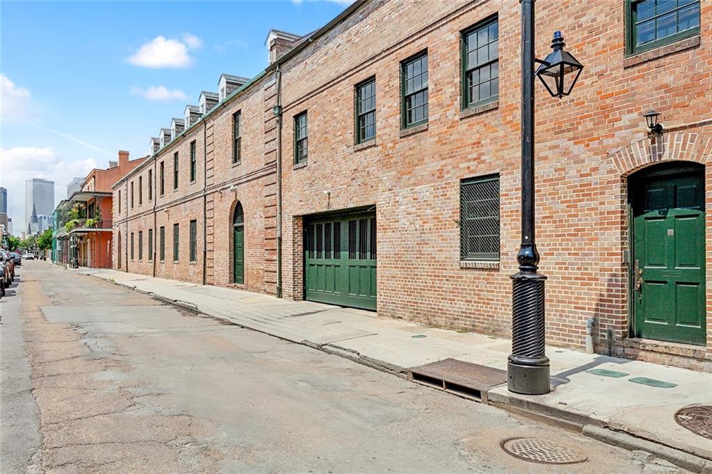 1201 CHARTRES Street 17