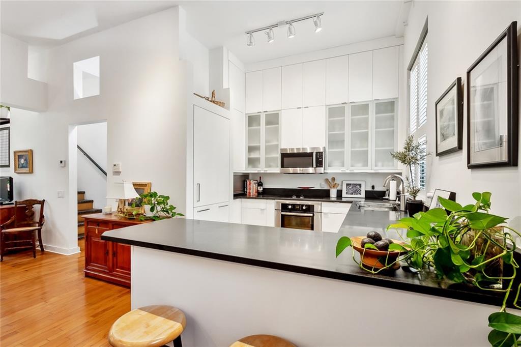 1201 CHARTRES Street 17