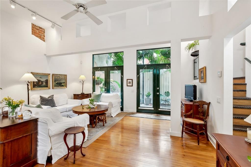 1201 CHARTRES Street 17