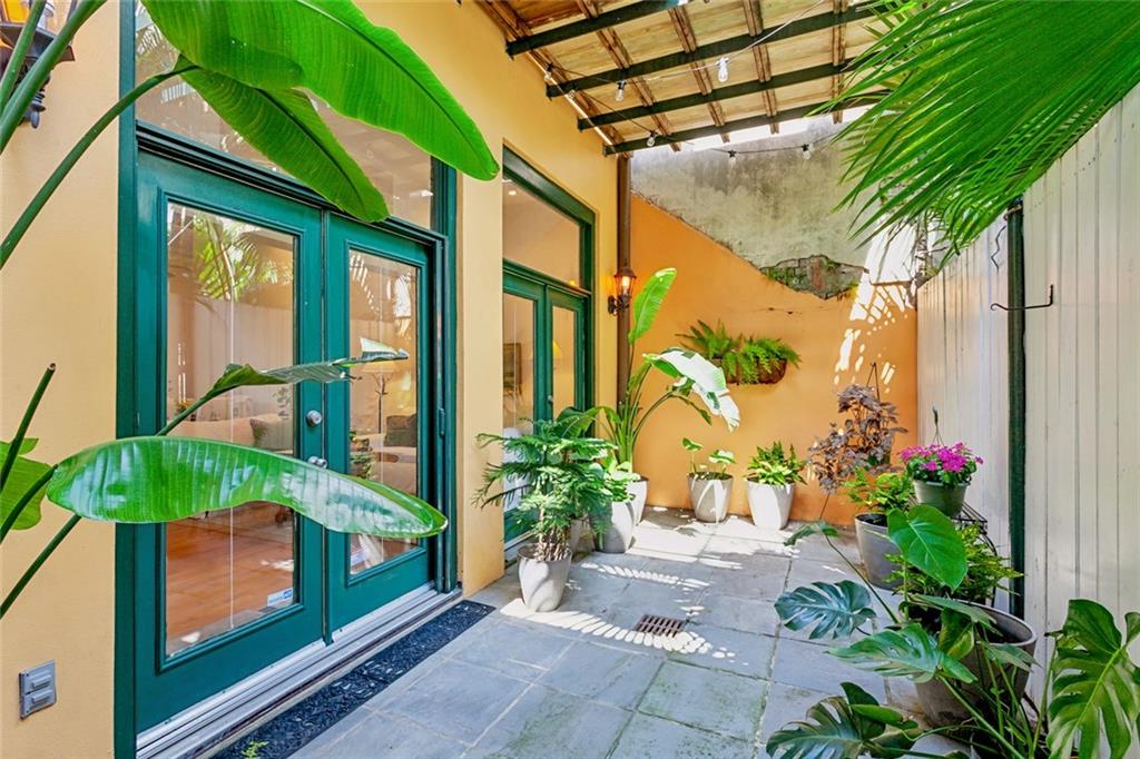 1201 CHARTRES Street 17