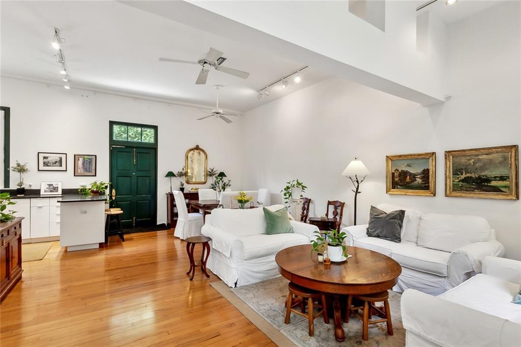 1201 CHARTRES Street 17