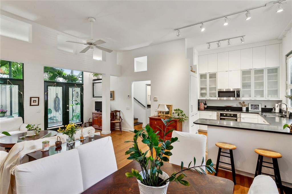 1201 CHARTRES Street 17