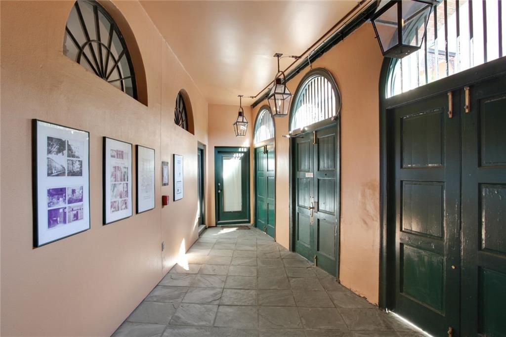 1201 CHARTRES Street 17