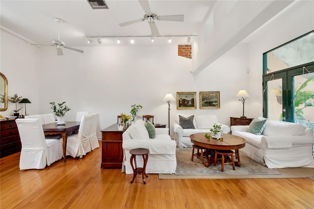 1201 CHARTRES Street 17
