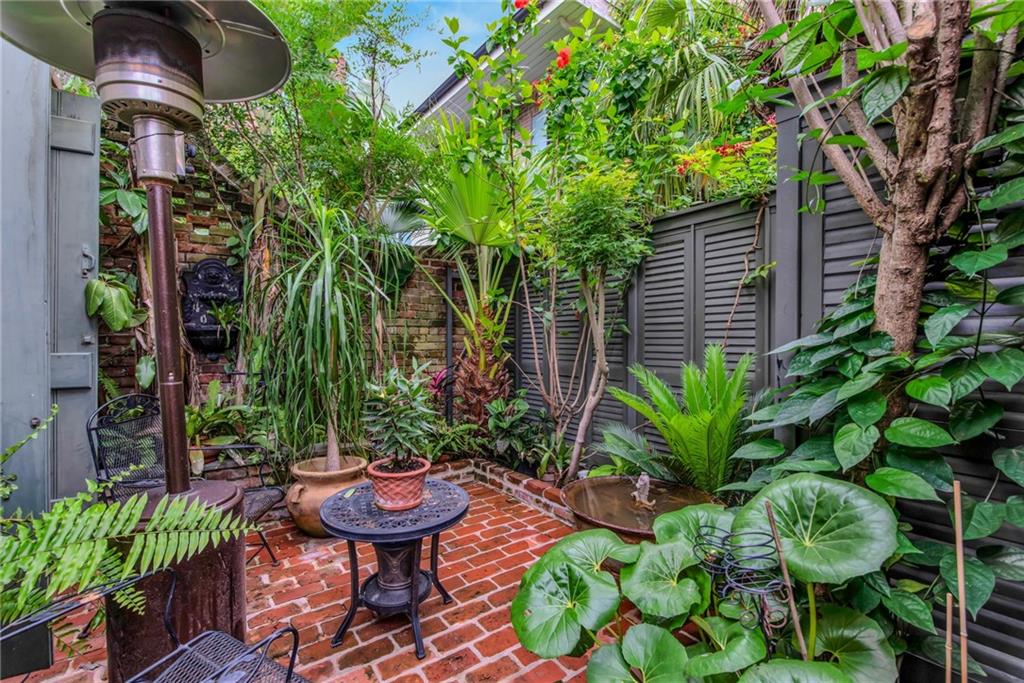 625 DUMAINE ST Street