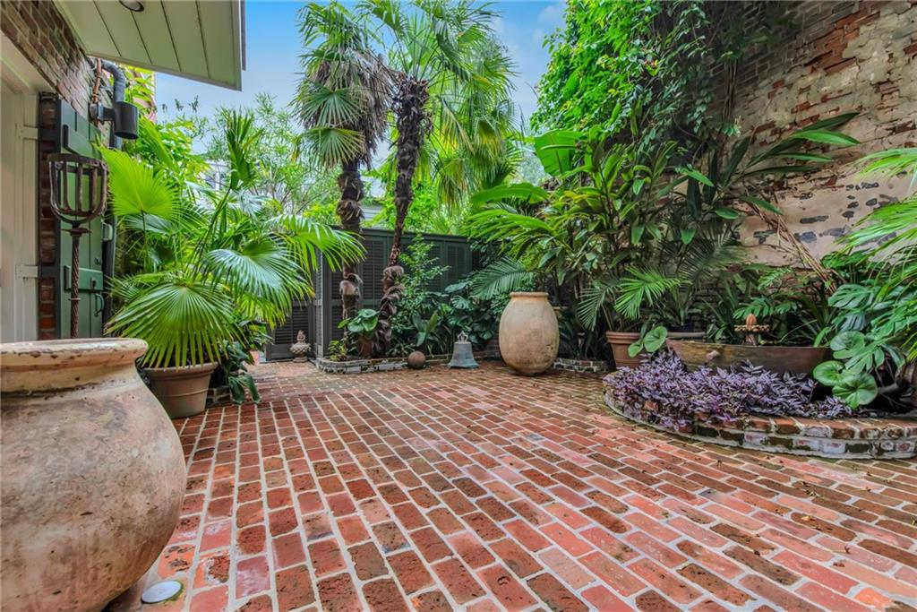 625 DUMAINE ST Street