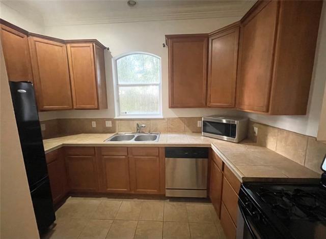264 W ROBERT E. LEE Boulevard