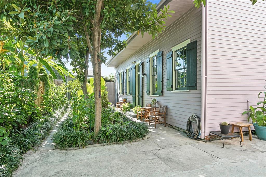 1328 ESPLANADE Avenue