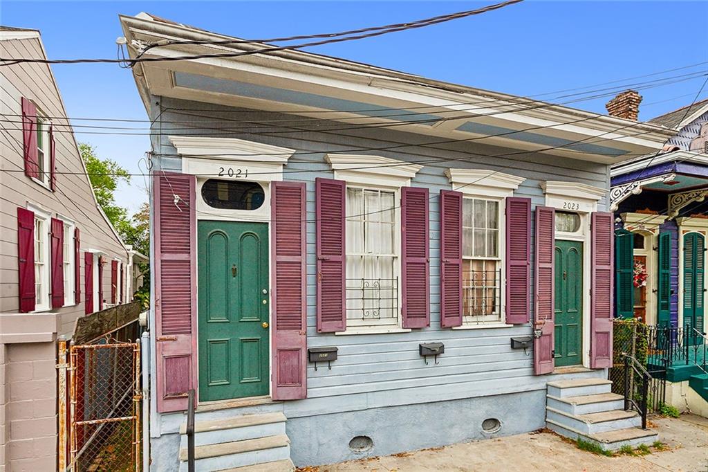 2023 BURGUNDY Street