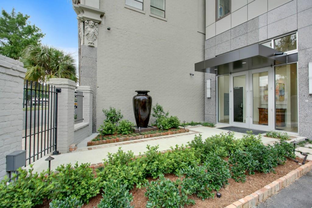 833 HOWARD Avenue 600