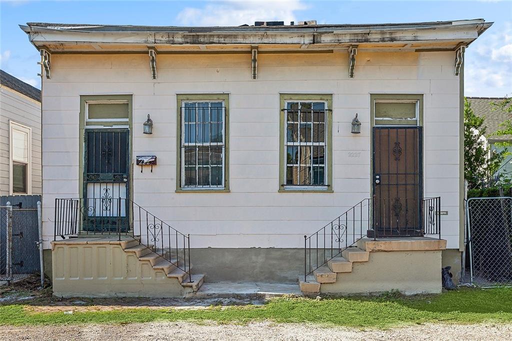 2225 MARAIS Street