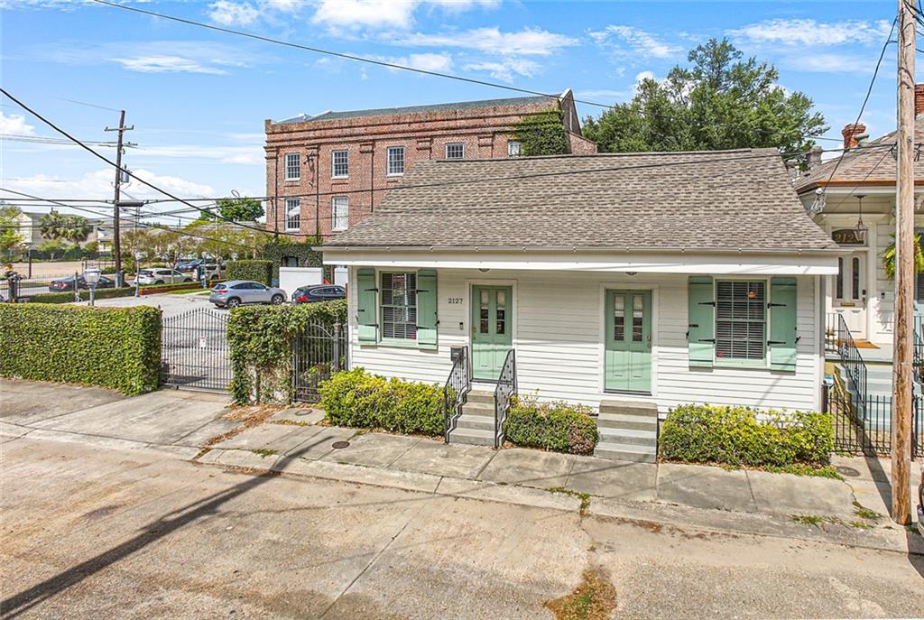 2127 CHIPPEWA Street