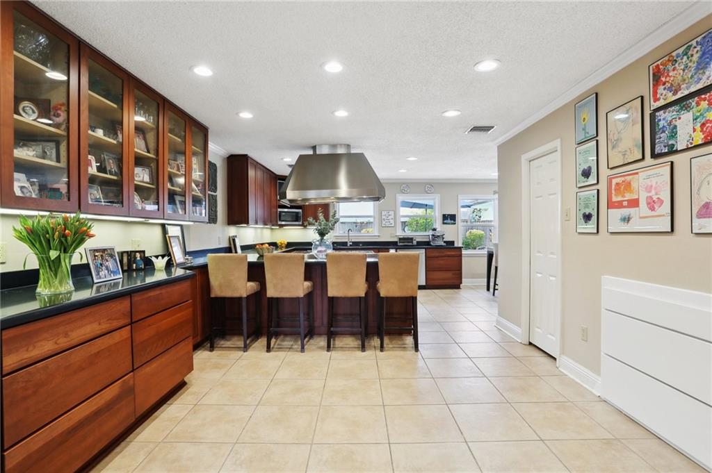 4704 TAFT Park