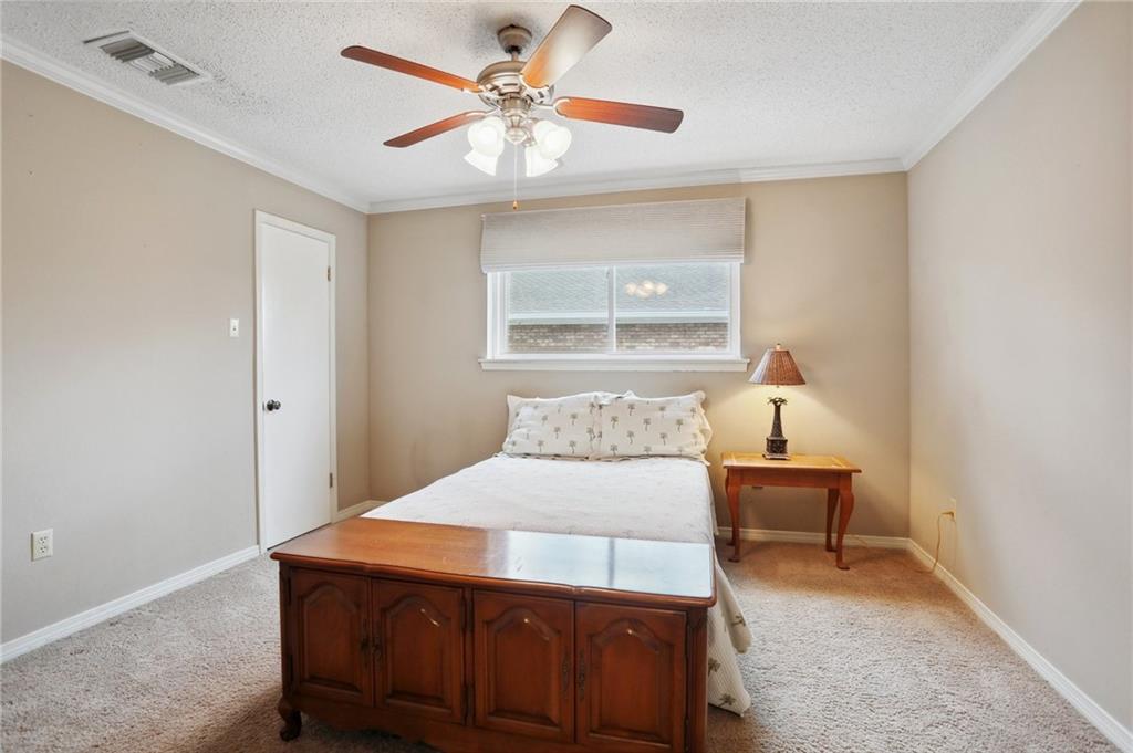 4704 TAFT Park