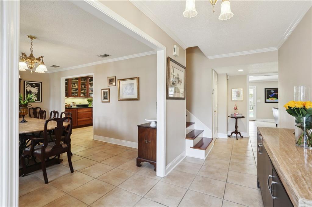4704 TAFT Park