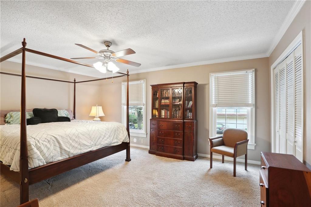 4704 TAFT Park
