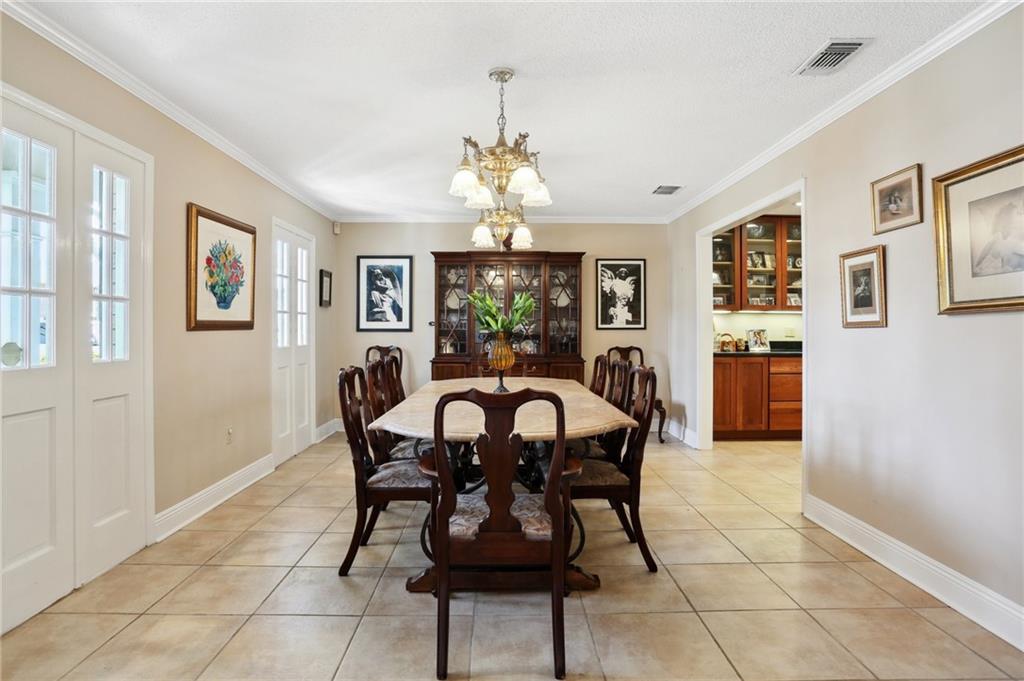 4704 TAFT Park