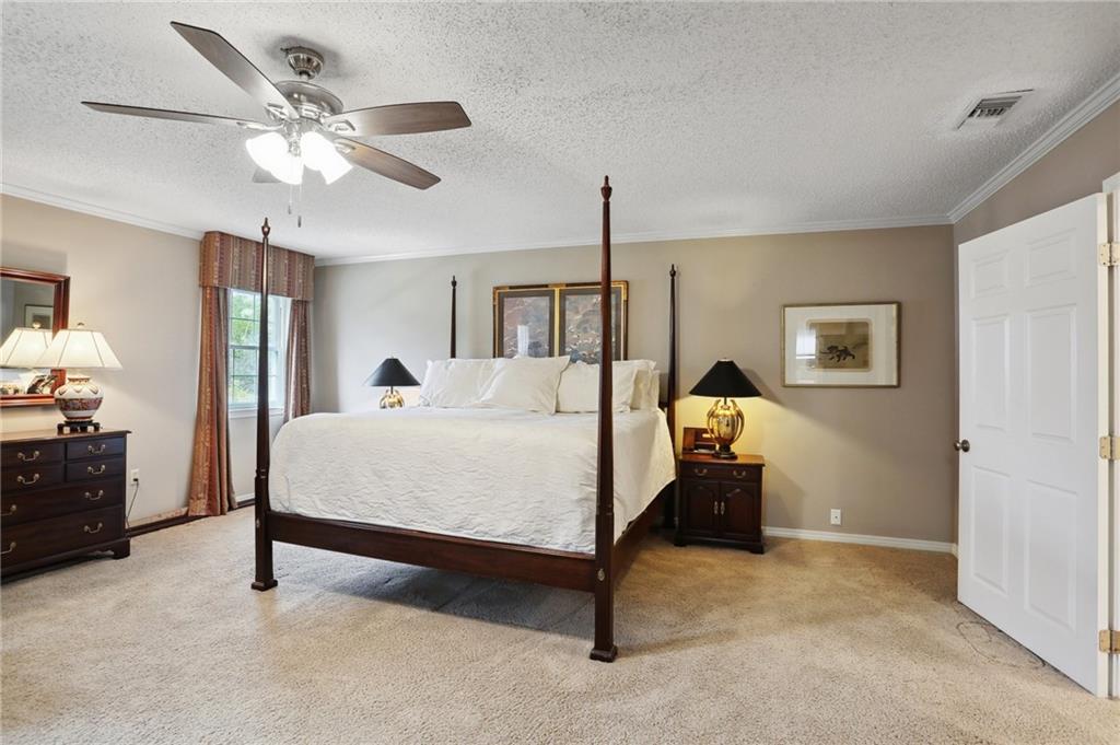 4704 TAFT Park