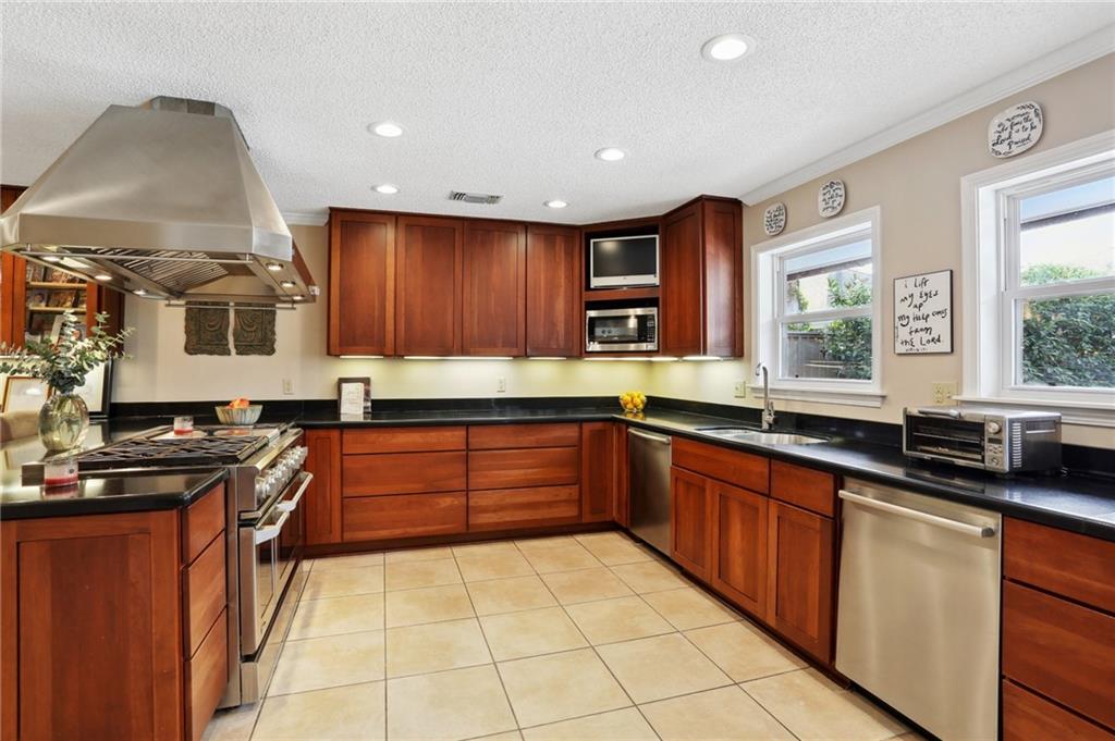 4704 TAFT Park