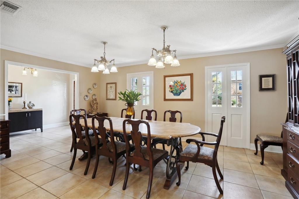4704 TAFT Park