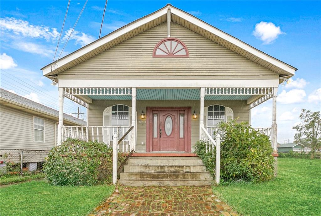 1231 DESLONDE Street