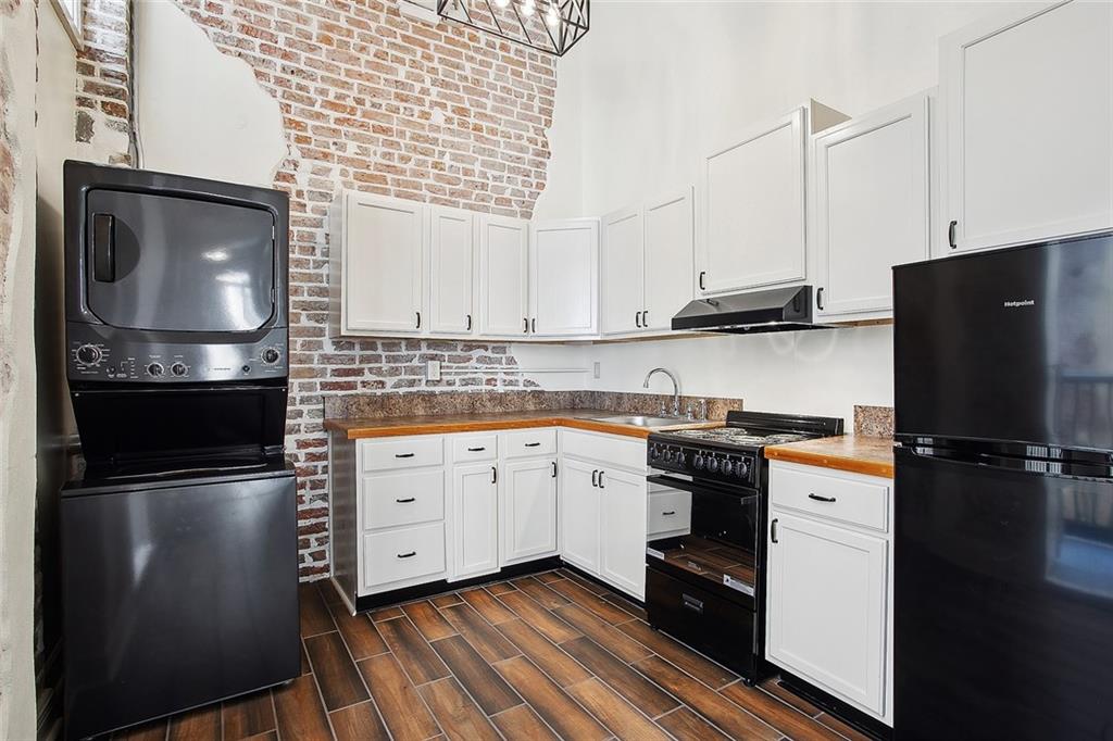 714 ORLEANS Street B