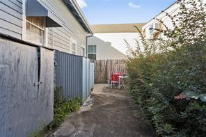 1112 N MIRO Street