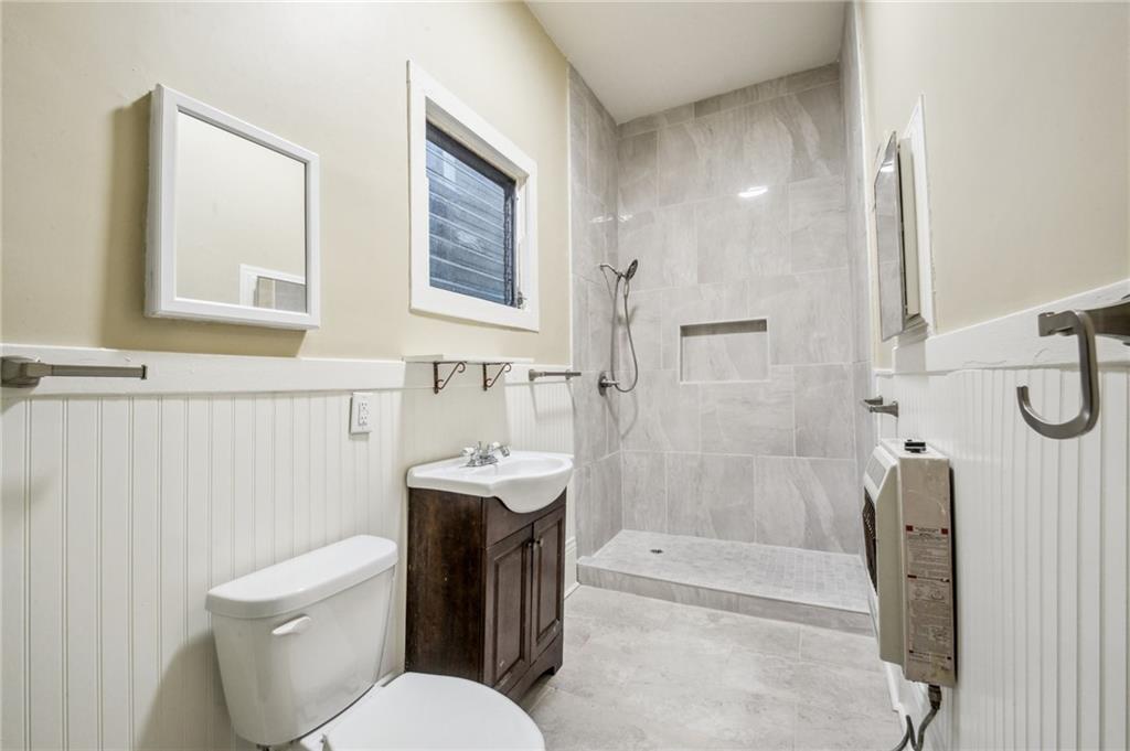 916 INDEPENDENCE Street