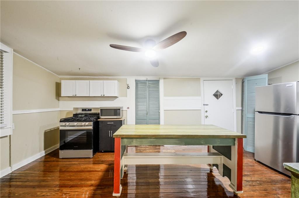 916 INDEPENDENCE Street