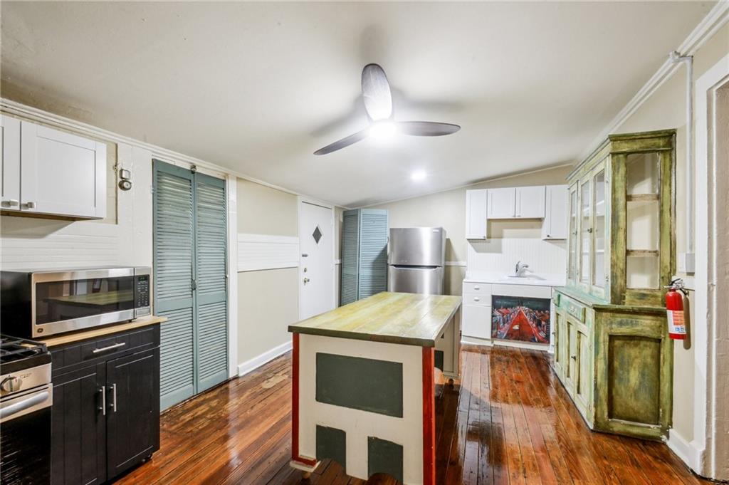 916 INDEPENDENCE Street