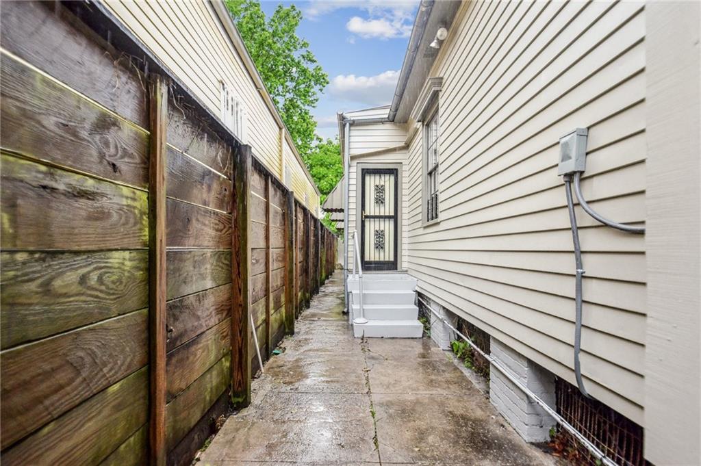 916 INDEPENDENCE Street