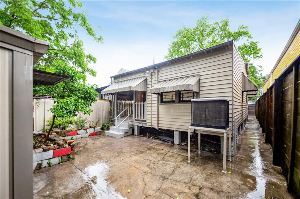 916 INDEPENDENCE Street