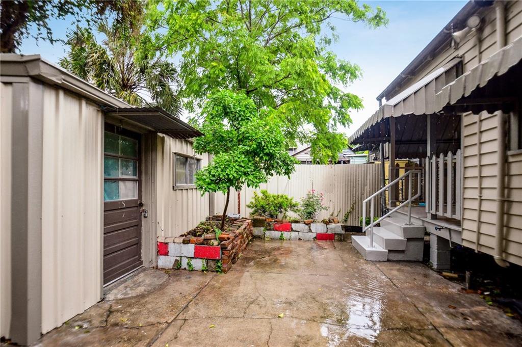 916 INDEPENDENCE Street