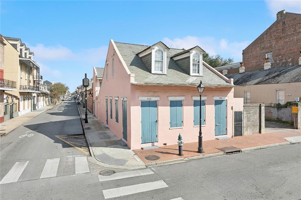 943 TOULOUSE Street