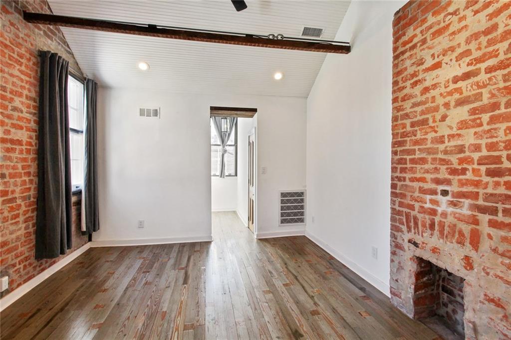 943 TOULOUSE Street
