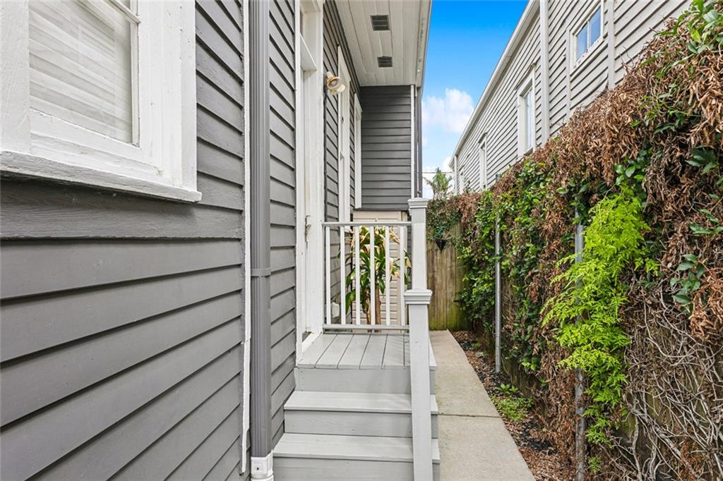 2416 CONSTANCE Street Left