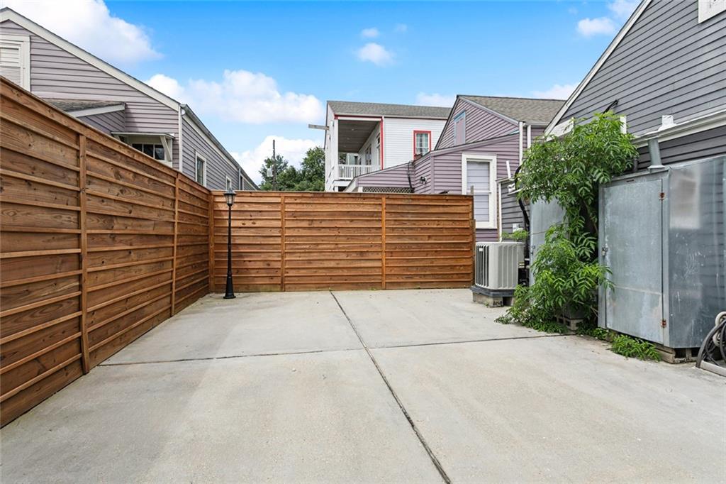 2416 CONSTANCE Street Left