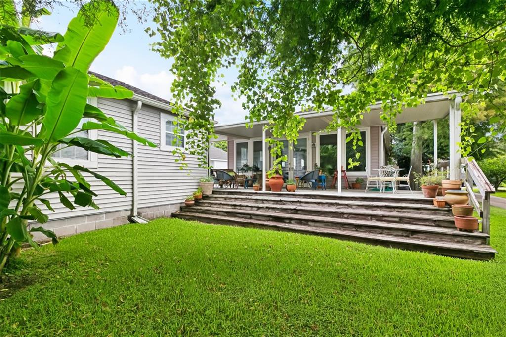 360 VINET Avenue