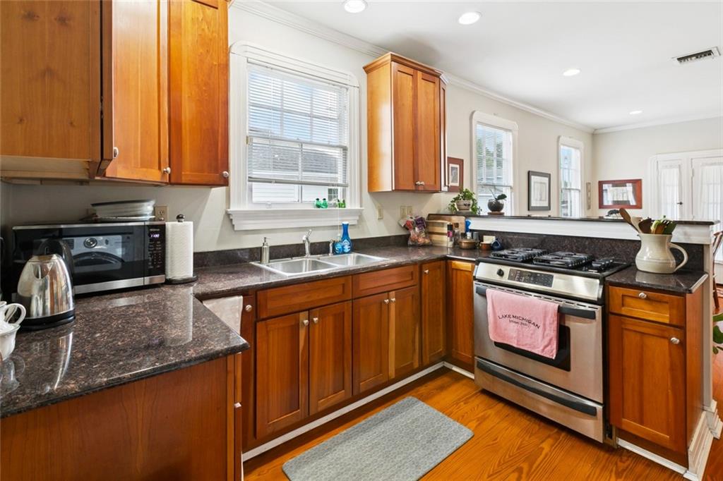 360 VINET Avenue
