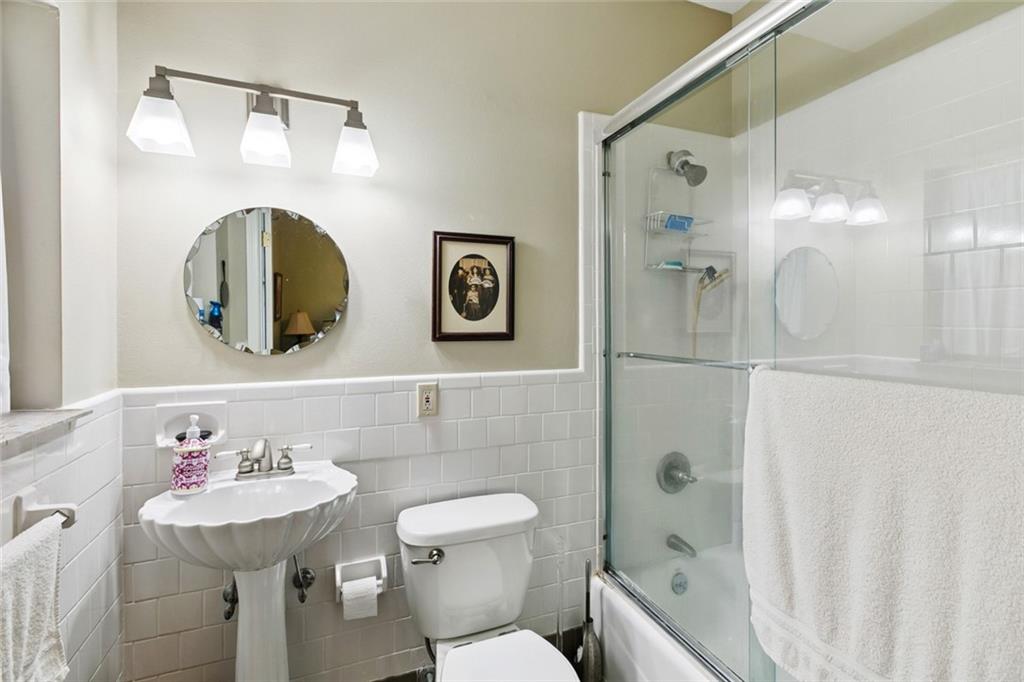 360 VINET Avenue